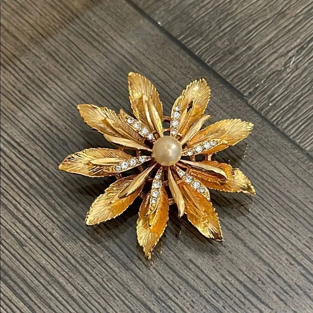 Vintage Gold-tone Floral Brooch with Pearl Accent & Rhinestones